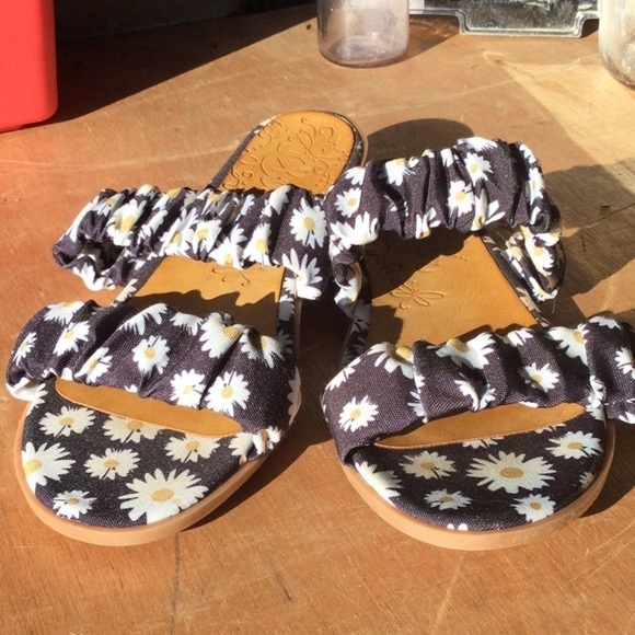 Womens summer sandals by Sugar black w/ white daisy design Tristans size 8 NWOT - Picture 7 of 8